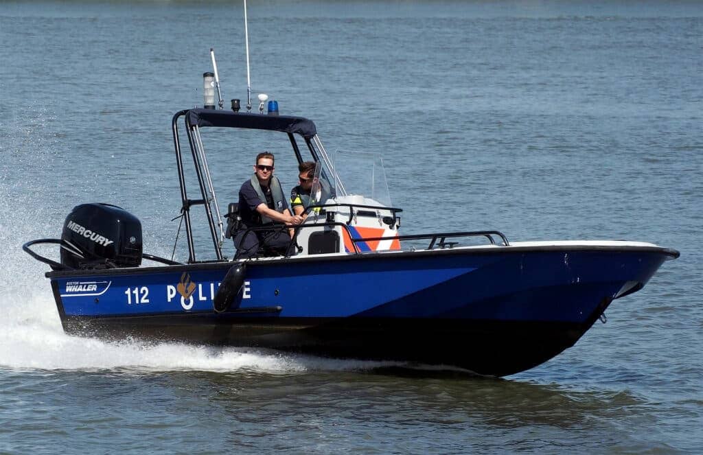 Snelle politieboot