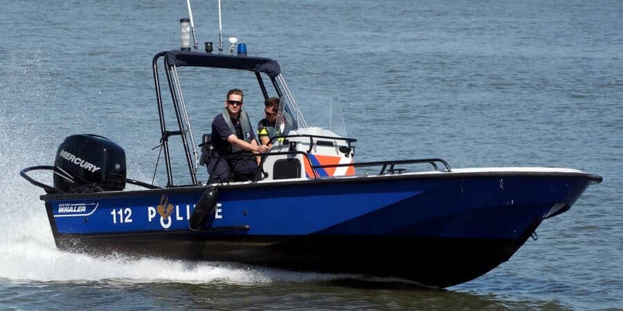 Snelle politieboot