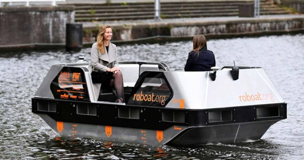 Een Roboat in Amsterdam