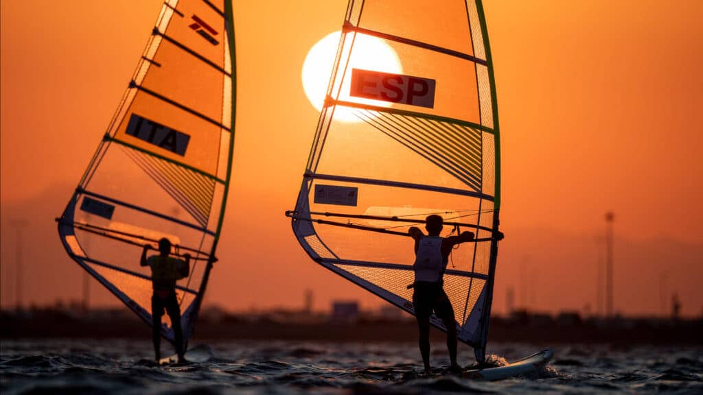 450 zeilers uit 69 verschillende landen klaar voor het 2022 Allianz Jeugd WK Zeilen