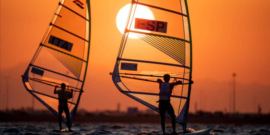 450 zeilers uit 69 verschillende landen klaar voor het 2022 Allianz Jeugd WK Zeilen