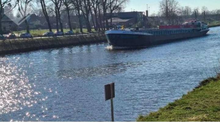 Kleine aanvaring bij sluis Gaarkeuken