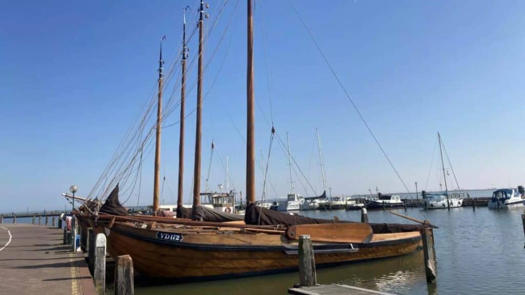 Volendam is klaar voor 'start van het toeristenseizoen' met Pieperrace