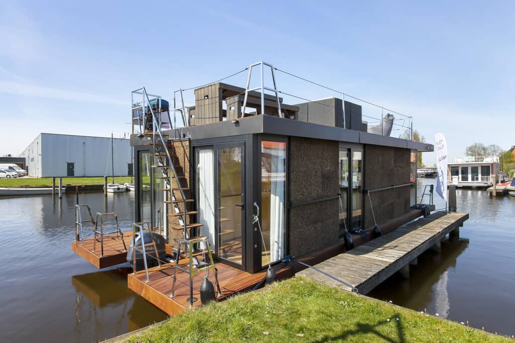 Waterlily Houseboats nieuw bij Goliath