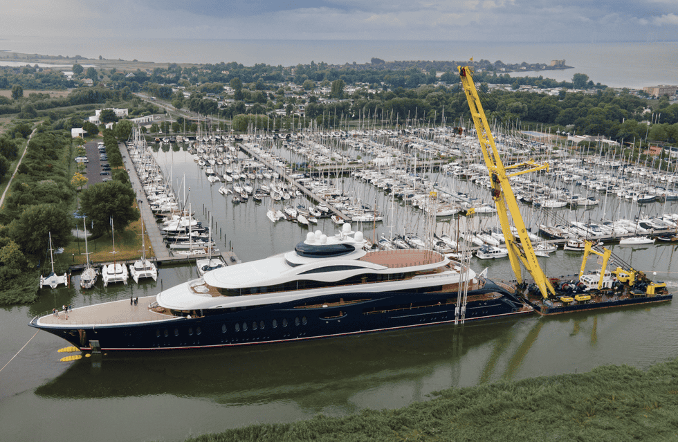 Voor even het grootste superjacht van Nederland: Feadship Project 1010 van 118 meter is bijna af