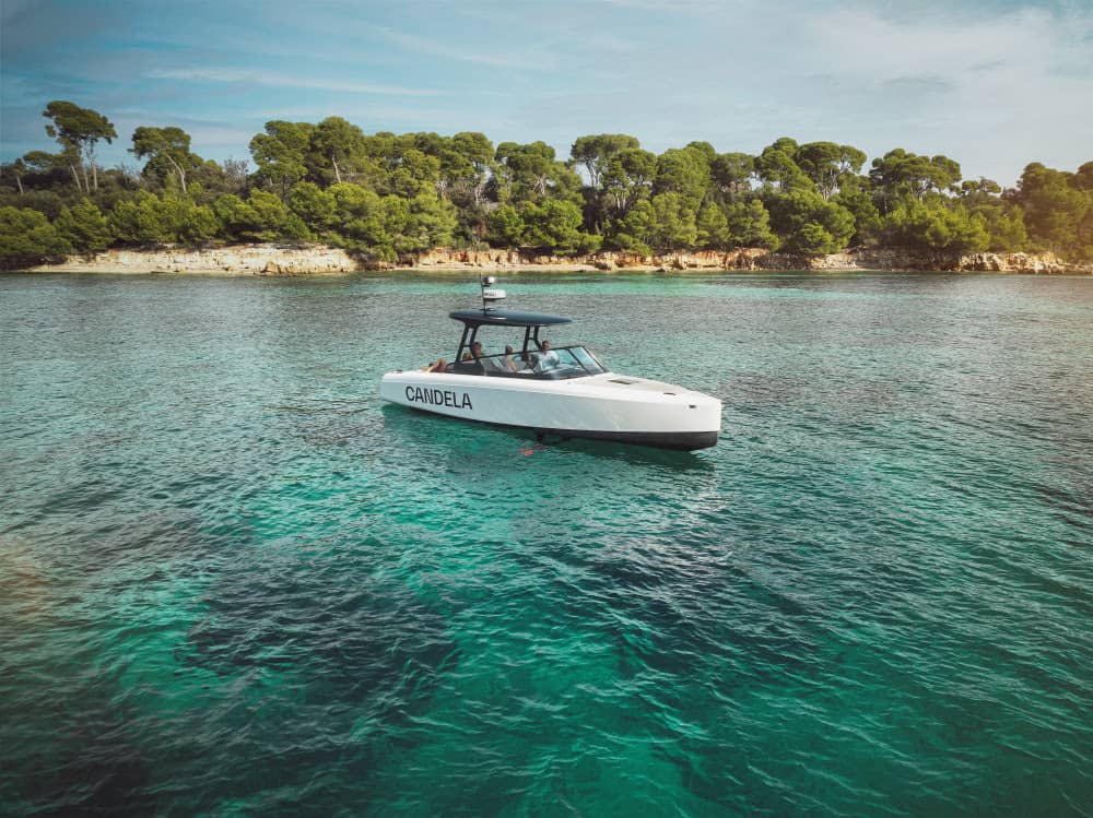 Candela maakt T-Top versie van langste elektrische boot C-8