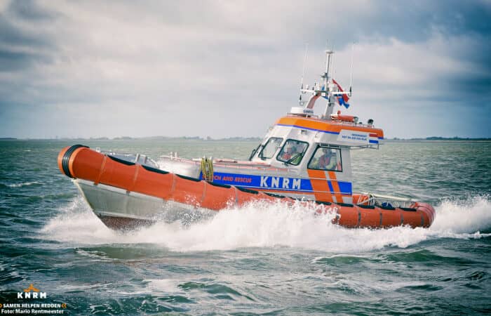 Zeeuwse reddingstations oefenen met nieuwe reddingboot
