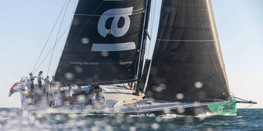 Team JAJO in op en top race modus aan de start van de In Port Race in Alicante