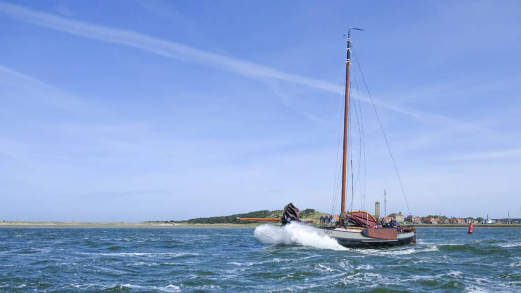 Stevige golven onder Terschelling