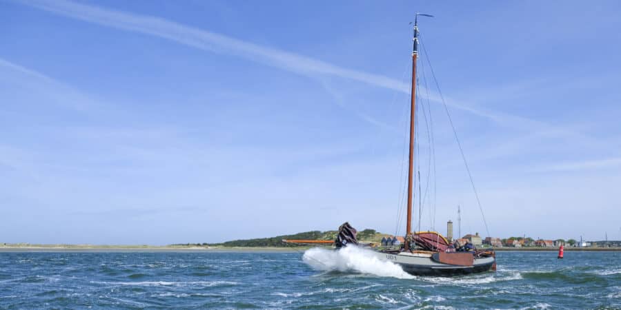 Stevige golven onder Terschelling