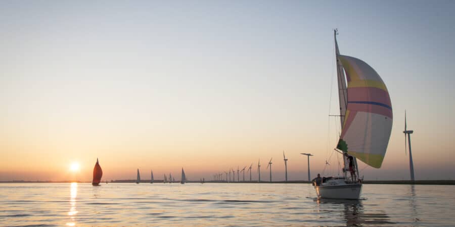 Varen in de zonsondergang