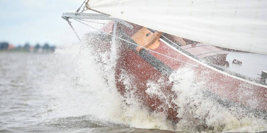 Te veel wind voor SKS-skûtsjesilen.